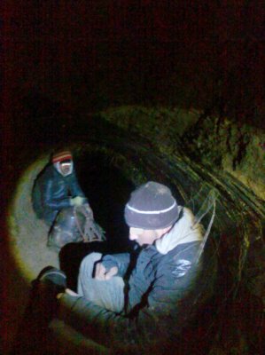 Hoţi sinceri: prinşi în timp ce tăiau o conductă metalică, au dezvăluit tot planul jandarmilor